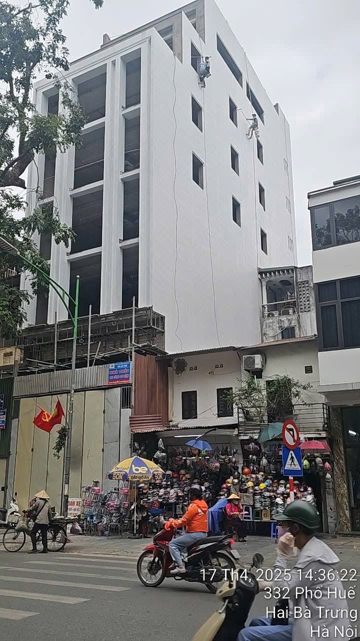 Sau khi thi công sơn lại nhà cho khách ở Phố Huế, Hà Nội